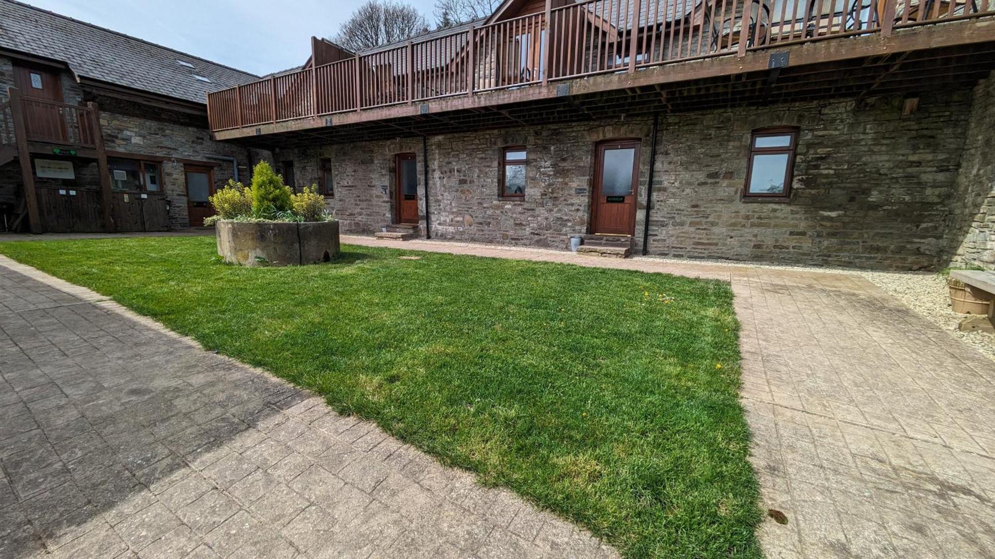 Vale Farm * Brecon